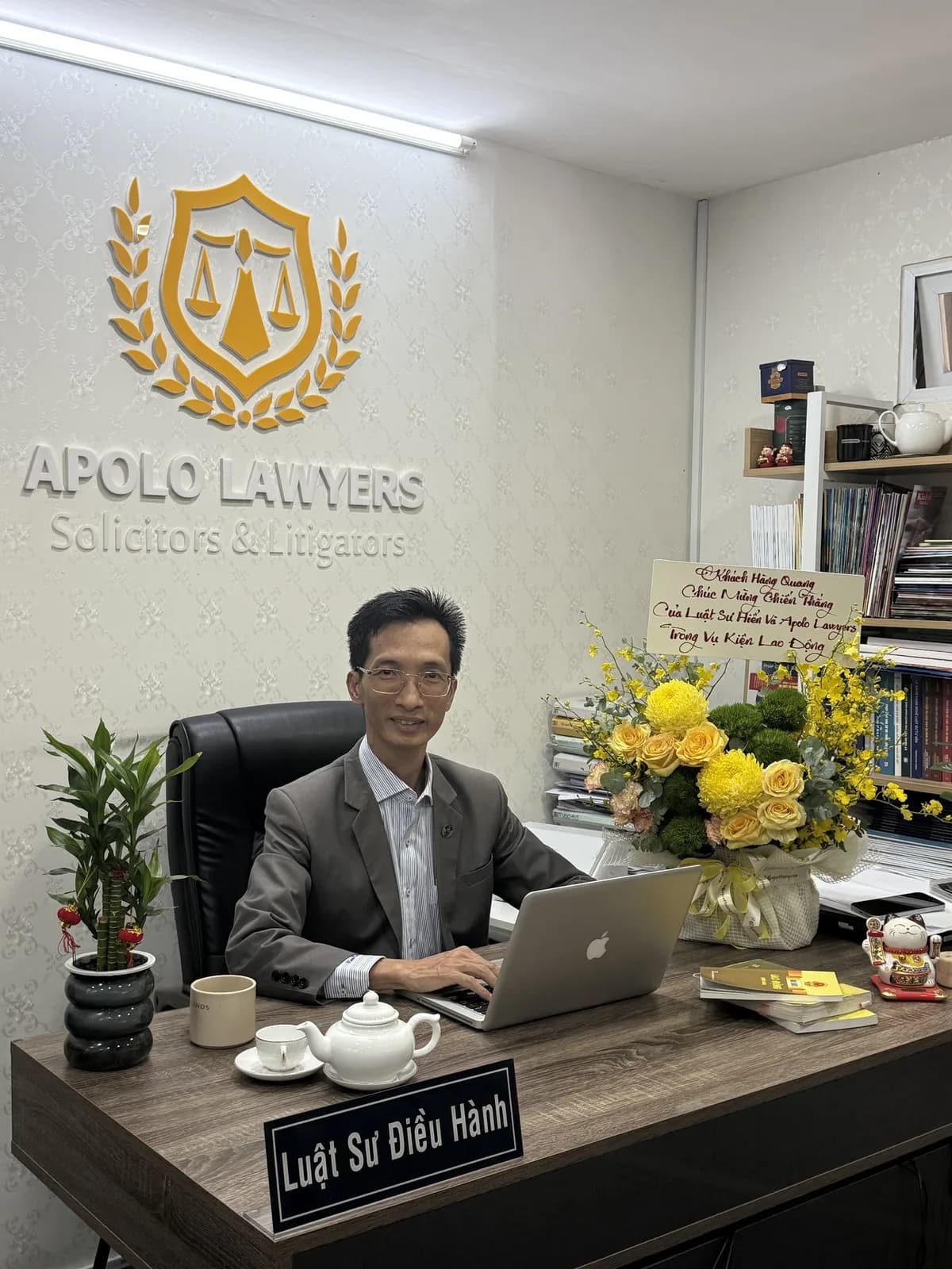 Attorney Vo Thien Hien at the office
